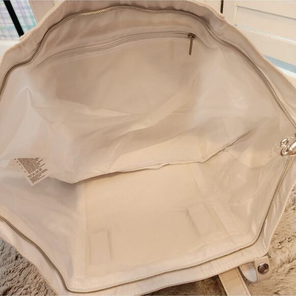 SWAROVSKI WHITE FOLD OUT BAG NWOT - Picture 3 of 7